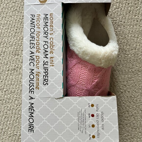 NEW in original box. Women's Slippers. Pink cable knit Memory Foam.  Size M - Picture 2 of 3